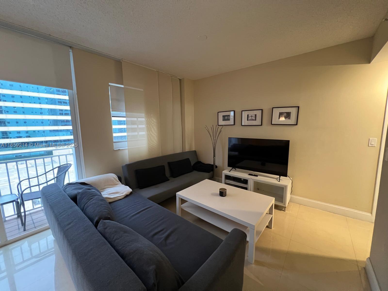 185 SE 14th Ter 809