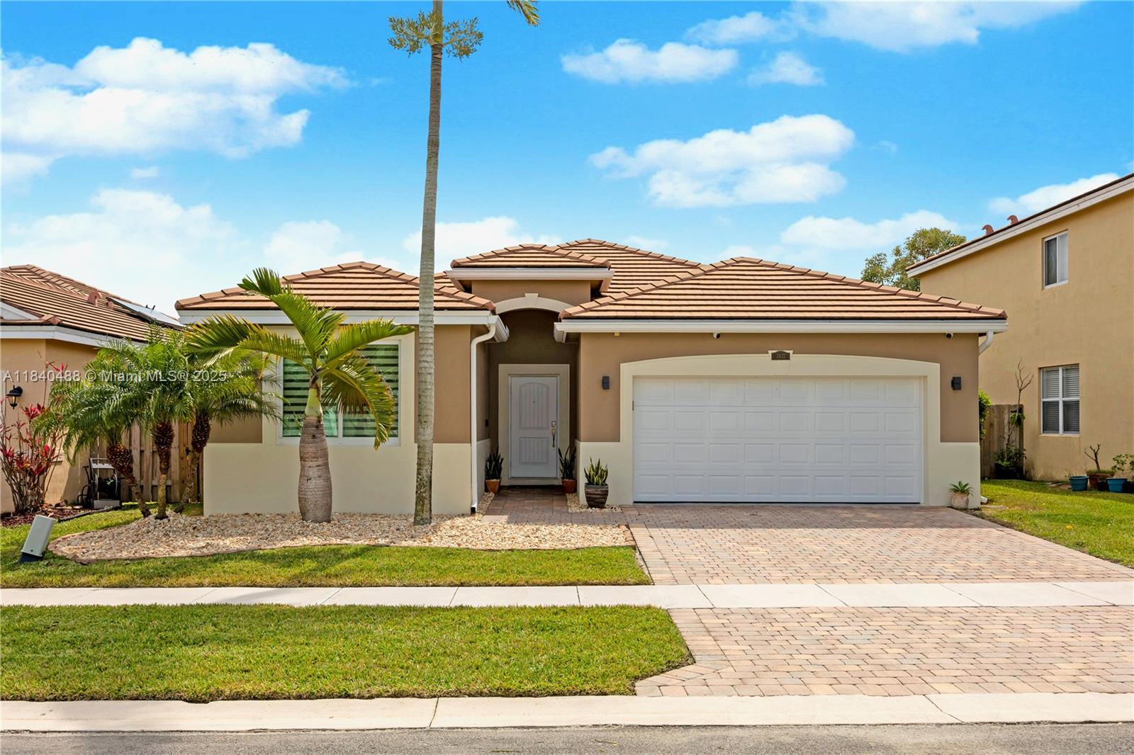 Beautiful Single-Family Home in Mirage at Isles at Oasis!
Welcome to this immaculate one-story ranch-style home located in the prestigious Isles at Oasis community. This well-maintained 3-bedroom, 2-bathroom residence features a spacious open layout with a large family room, generous living area, and a wide-open kitchen—perfect for entertaining and everyday living.
Enjoy the privacy of a fully fenced backyard, ideal for outdoor gatherings or relaxing evenings. The home also includes a sizable two-car garage and a community that offers ammenities sucha as a clubhouse, pool and gym.
EASY TO SHOW! Don't miss this opportunity to rent a move-in-ready home in a highly sought-after neighborhood.