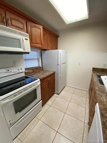 LAKESHORE AT UNIVERSITY P - Residential Lease