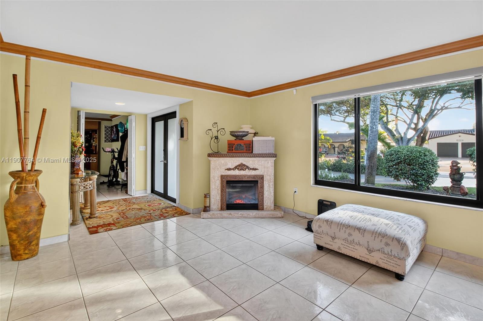 MIAMI LAKES-LAKE GLENN EL - Residential