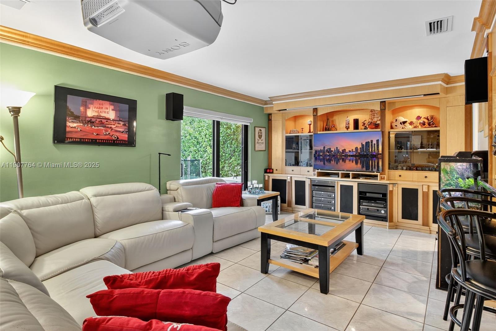 MIAMI LAKES-LAKE GLENN EL - Residential