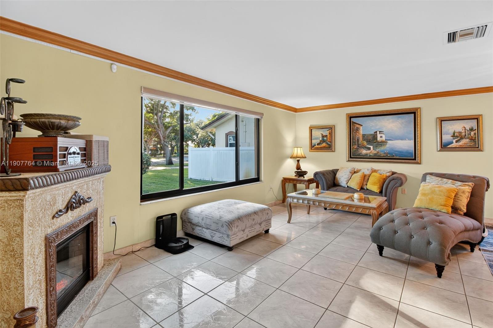 MIAMI LAKES-LAKE GLENN EL - Residential