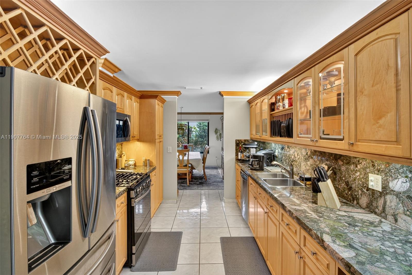 MIAMI LAKES-LAKE GLENN EL - Residential