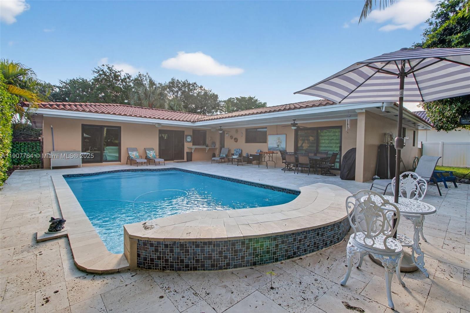 MIAMI LAKES-LAKE GLENN EL - Residential