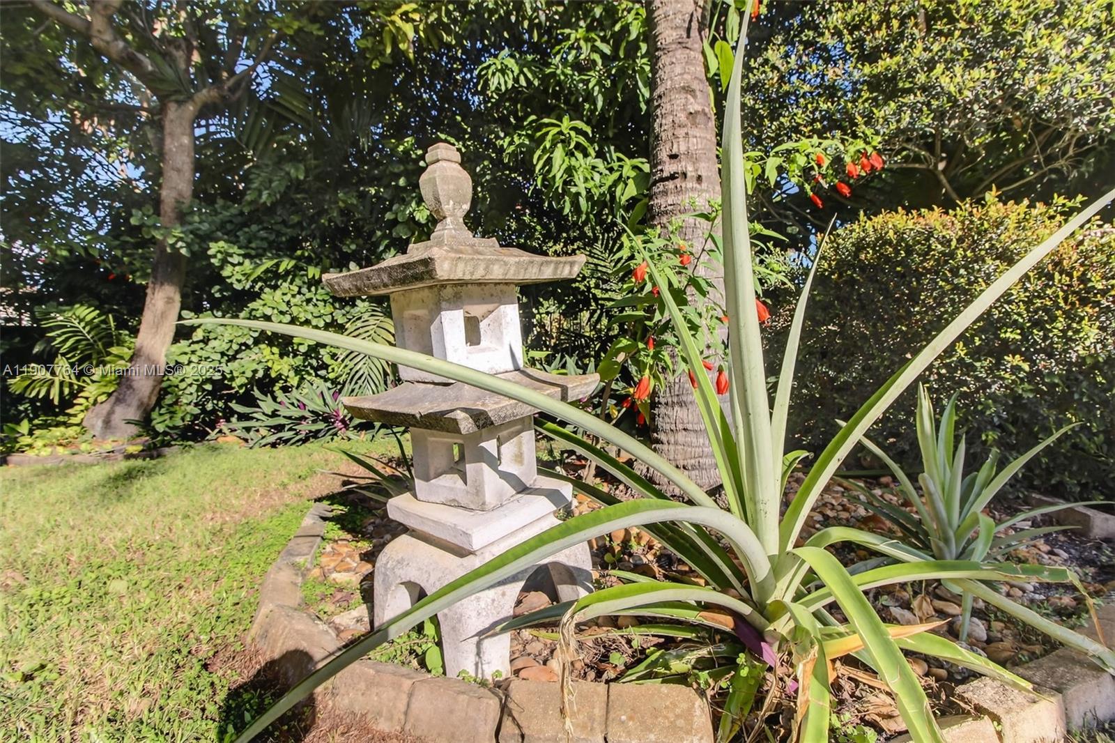 MIAMI LAKES-LAKE GLENN EL - Residential