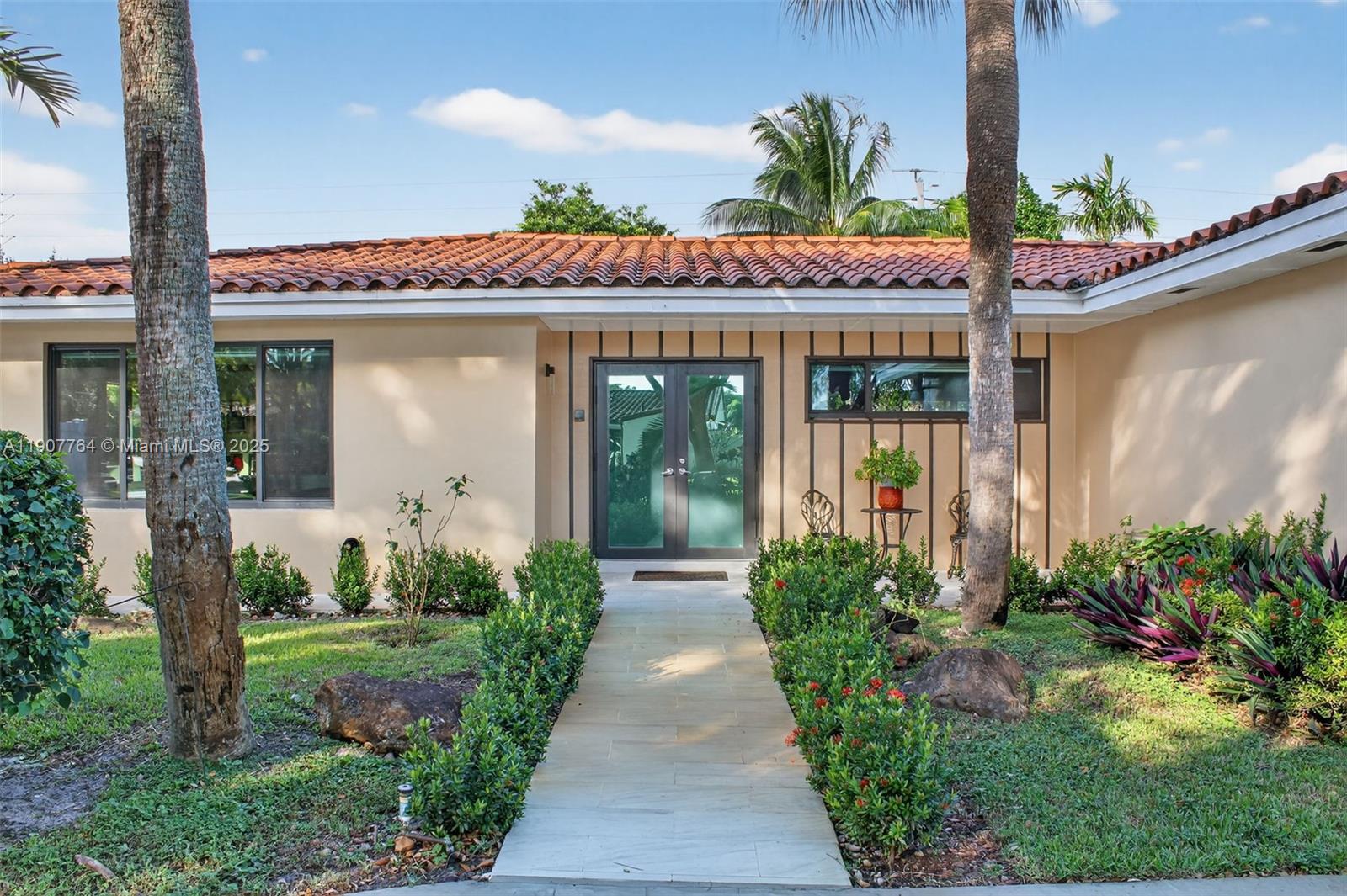 MIAMI LAKES-LAKE GLENN EL - Residential