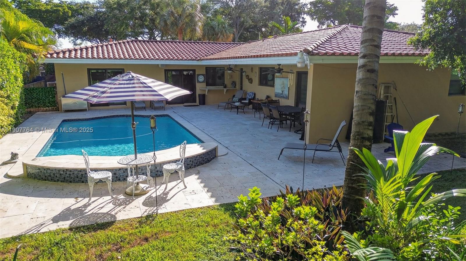 MIAMI LAKES-LAKE GLENN EL - Residential