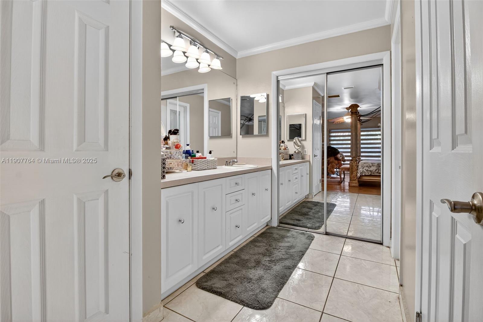 MIAMI LAKES-LAKE GLENN EL - Residential