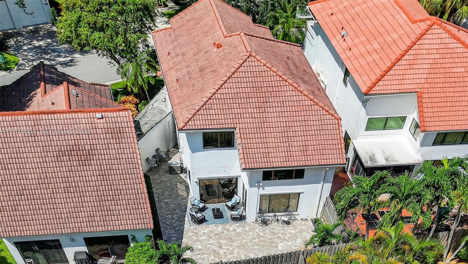 WIMBLEDON VILLAS OF VIA V - Residential