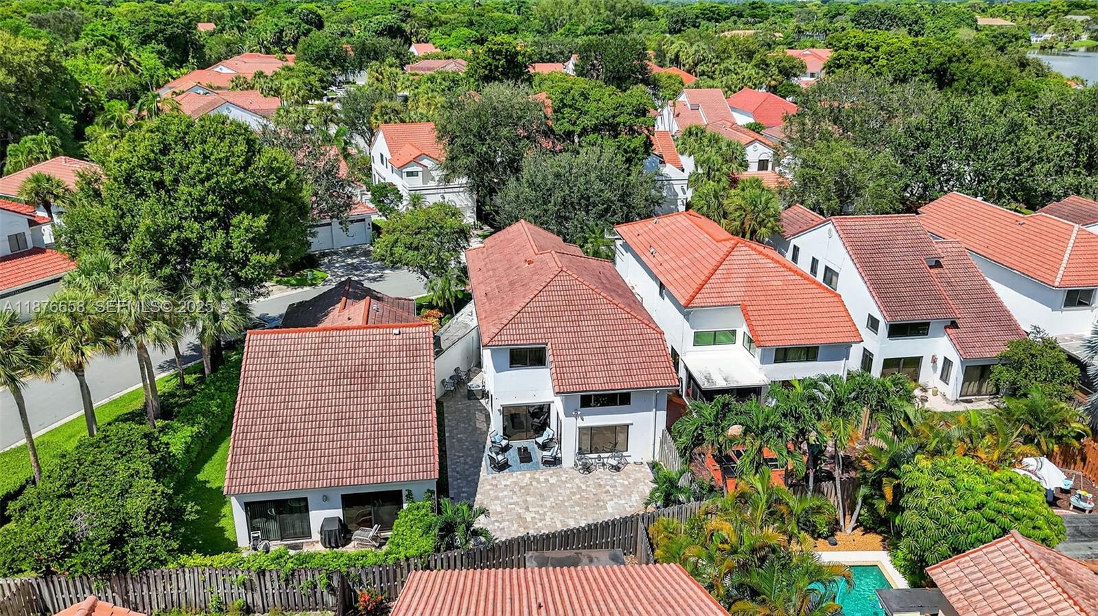 WIMBLEDON VILLAS OF VIA V - Residential