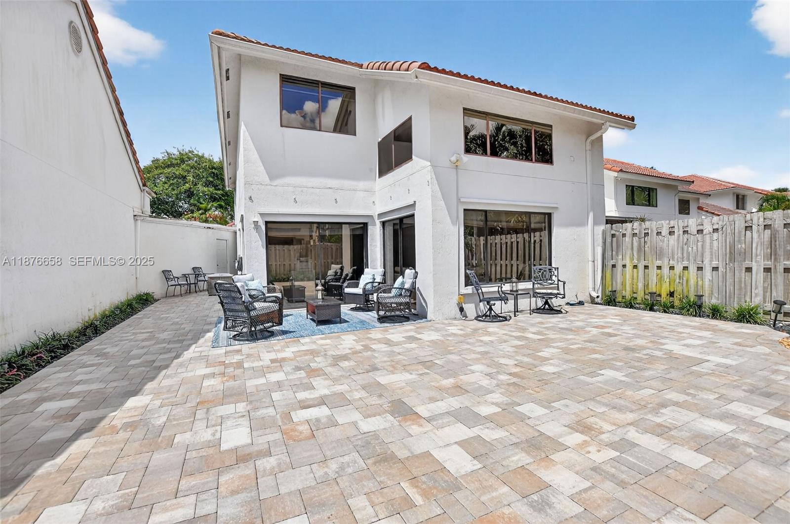 WIMBLEDON VILLAS OF VIA V - Residential