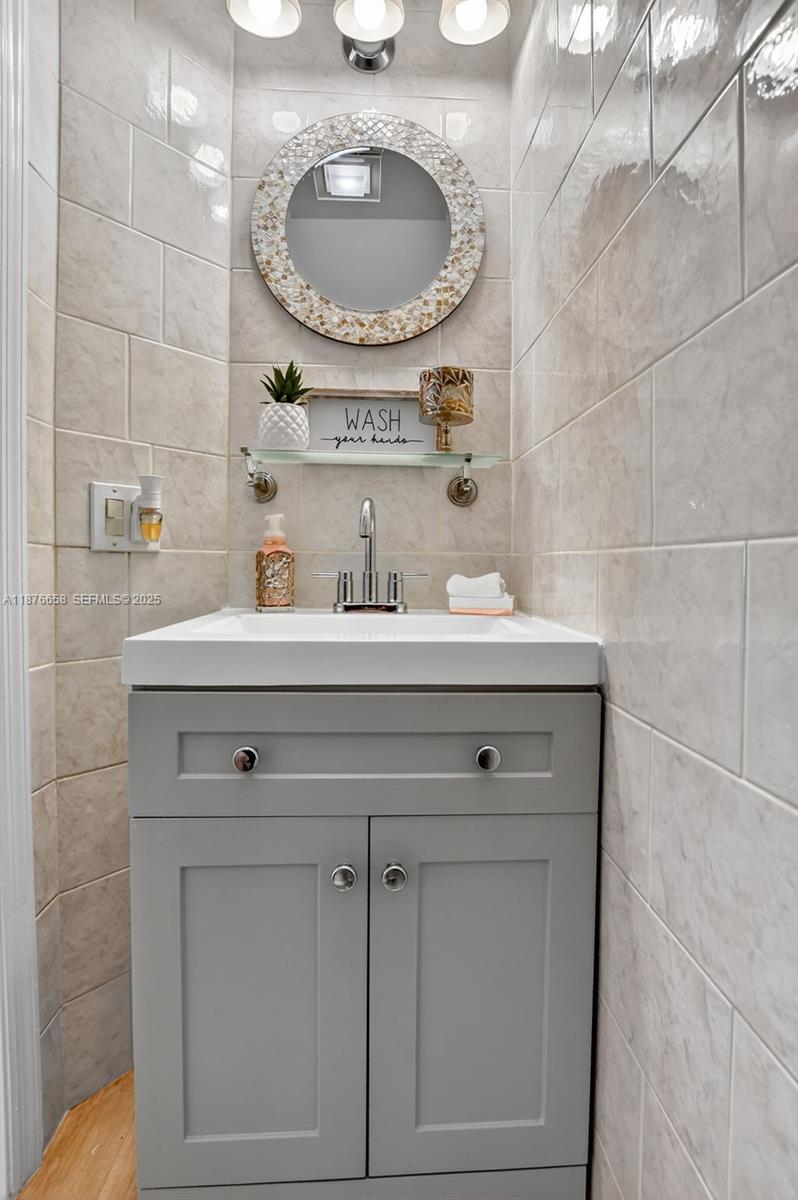 WIMBLEDON VILLAS OF VIA V - Residential