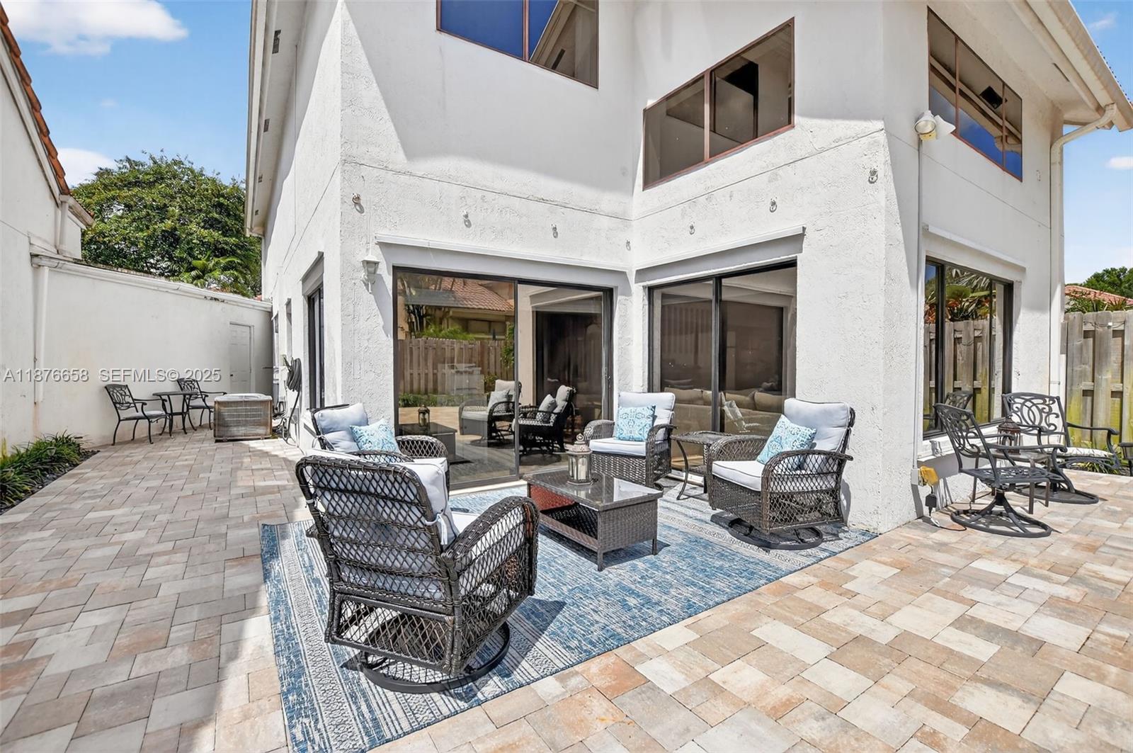 WIMBLEDON VILLAS OF VIA V - Residential