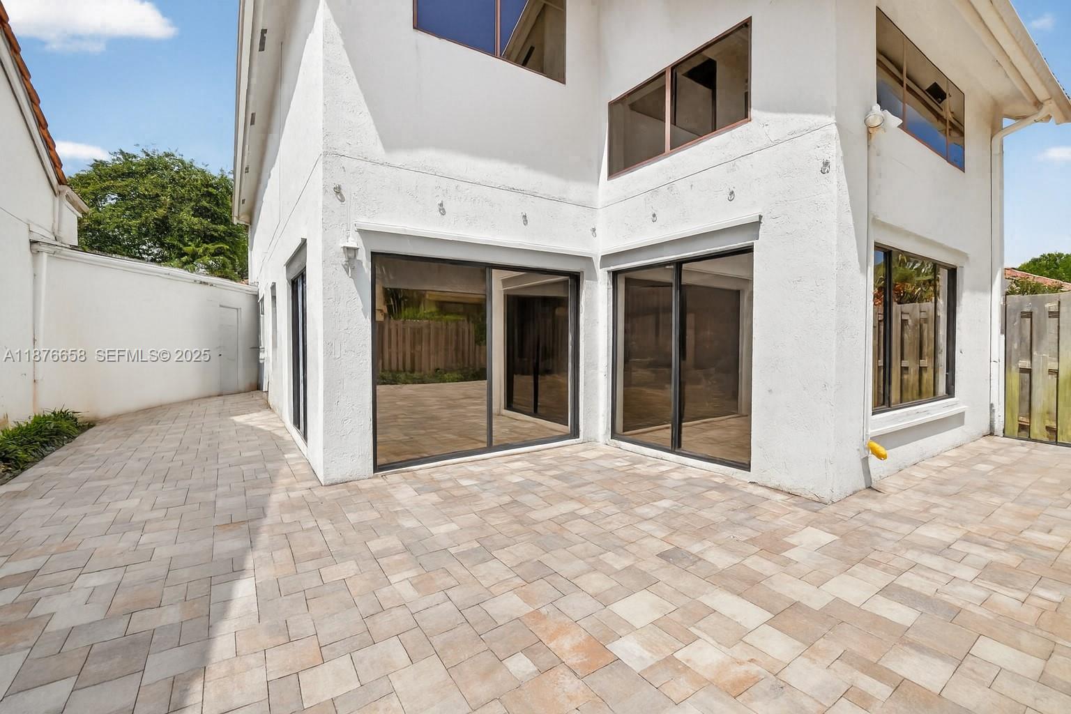 WIMBLEDON VILLAS OF VIA V - Residential