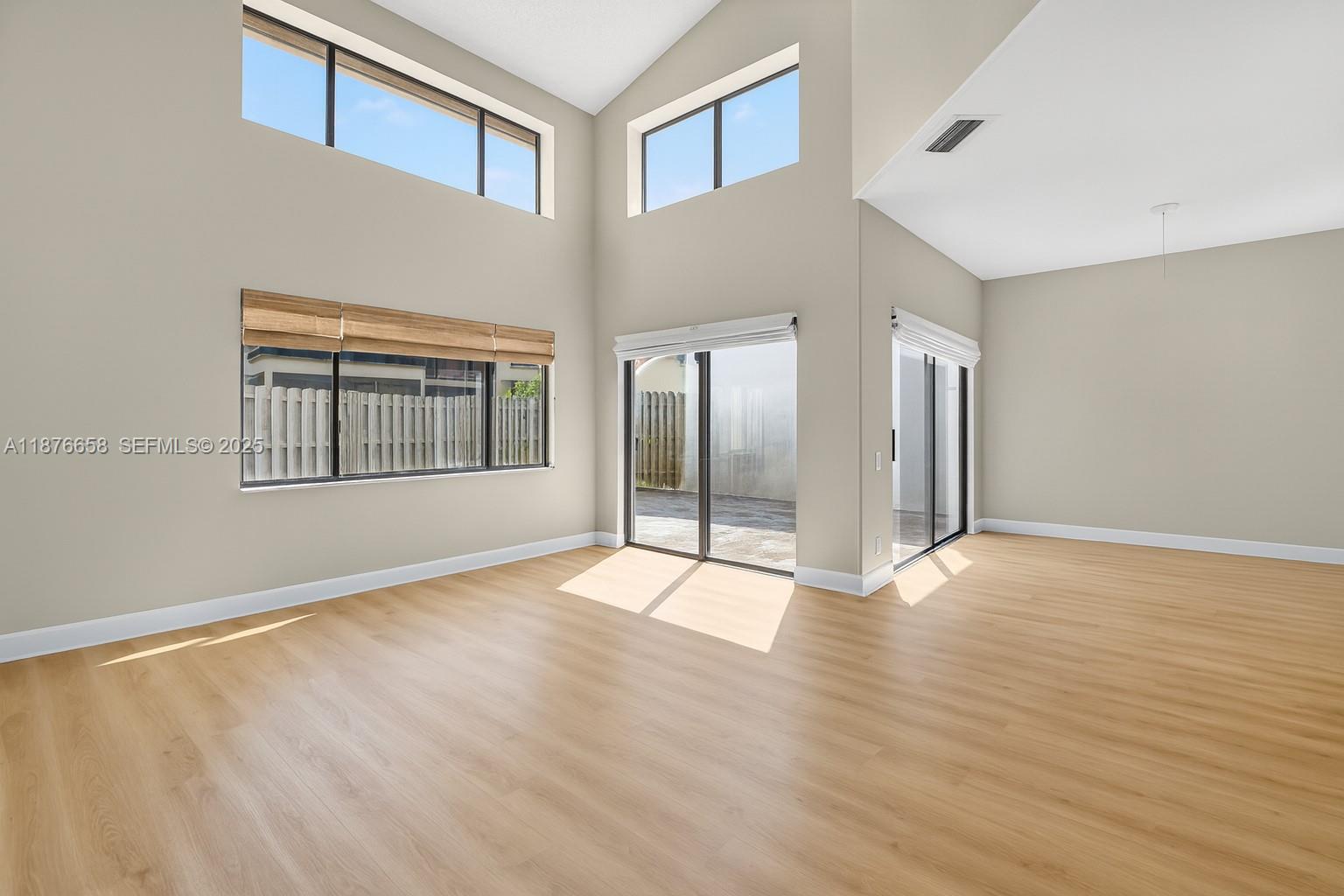 WIMBLEDON VILLAS OF VIA V - Residential