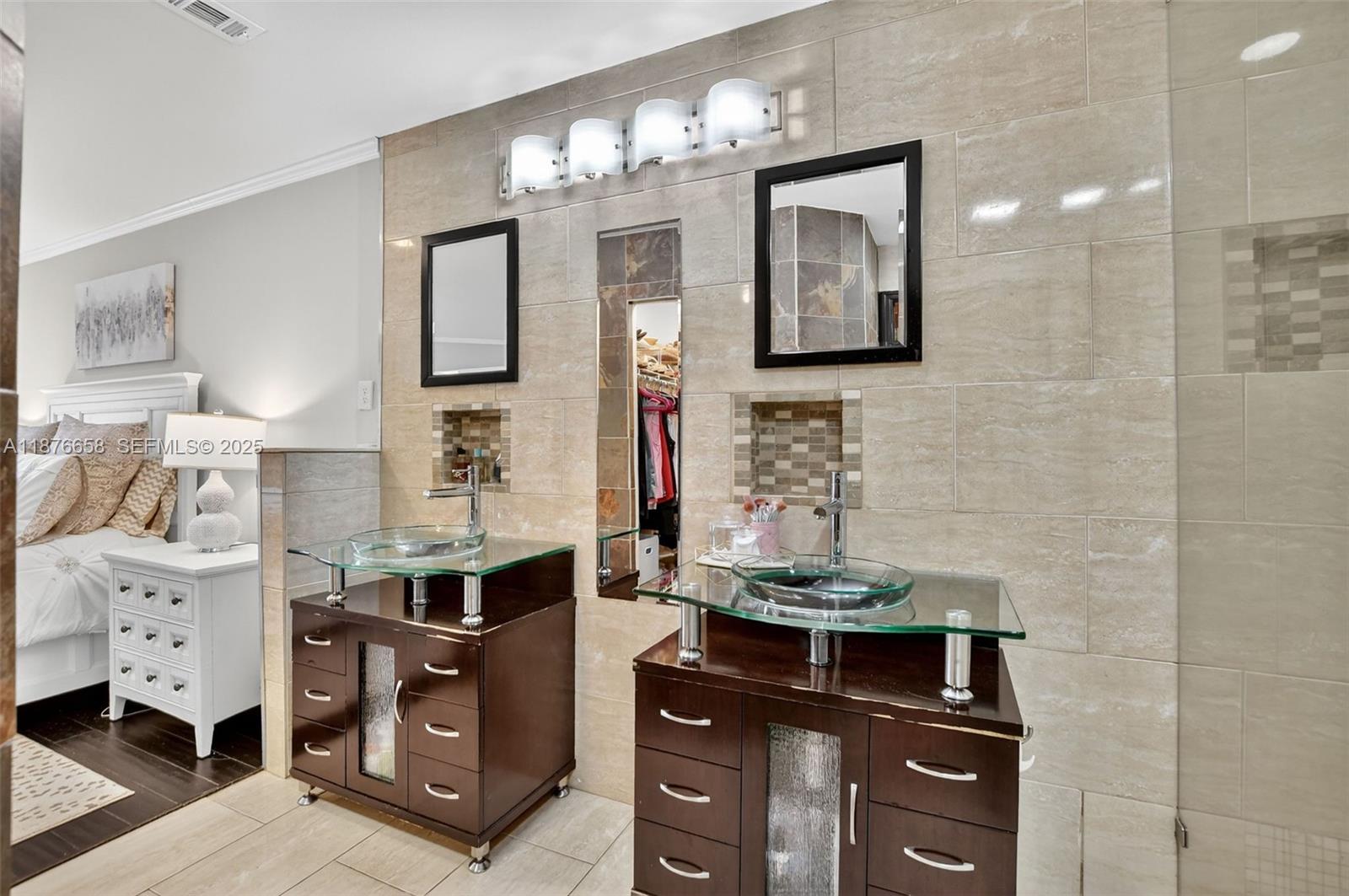 WIMBLEDON VILLAS OF VIA V - Residential