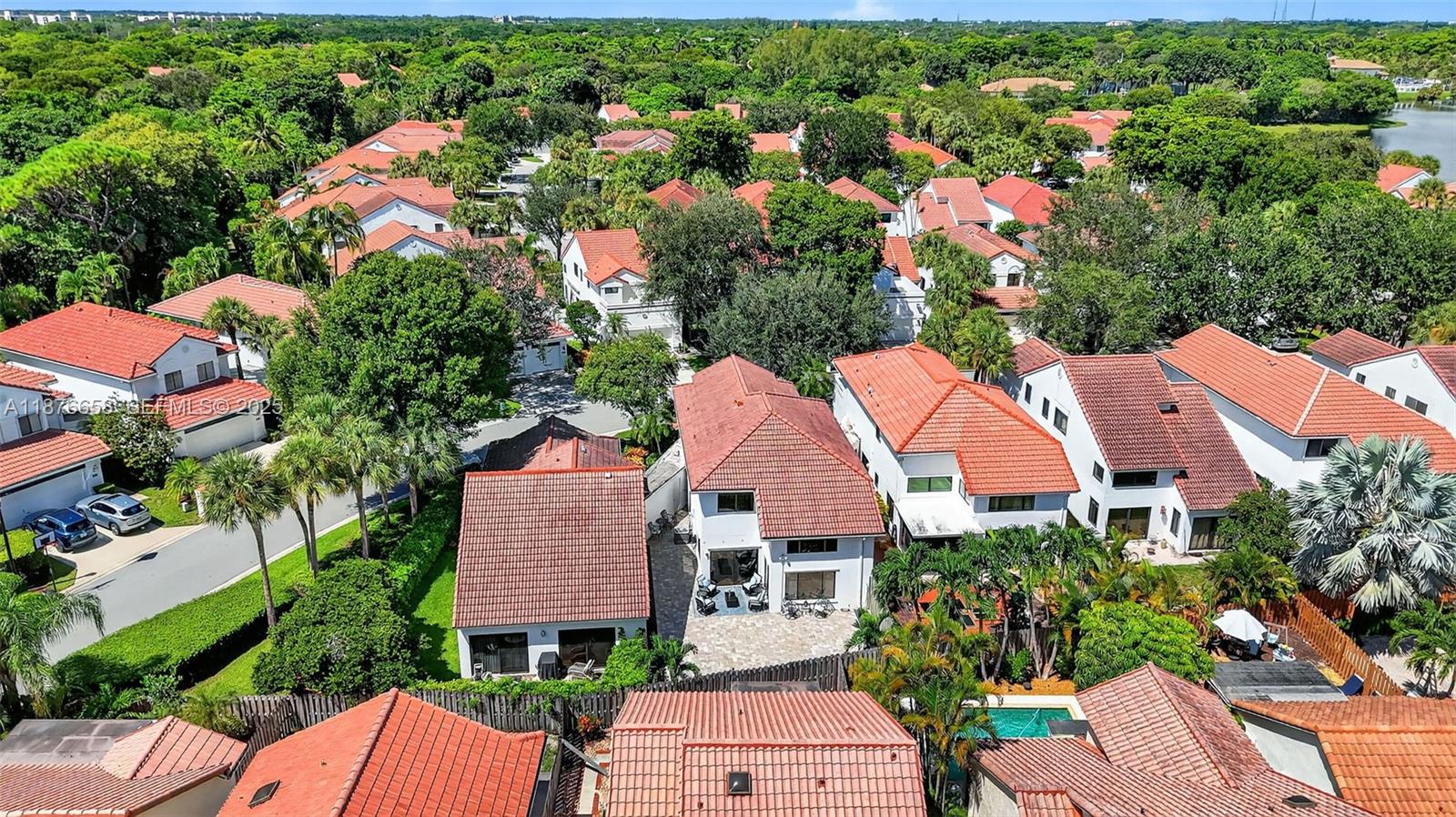 WIMBLEDON VILLAS OF VIA V - Residential