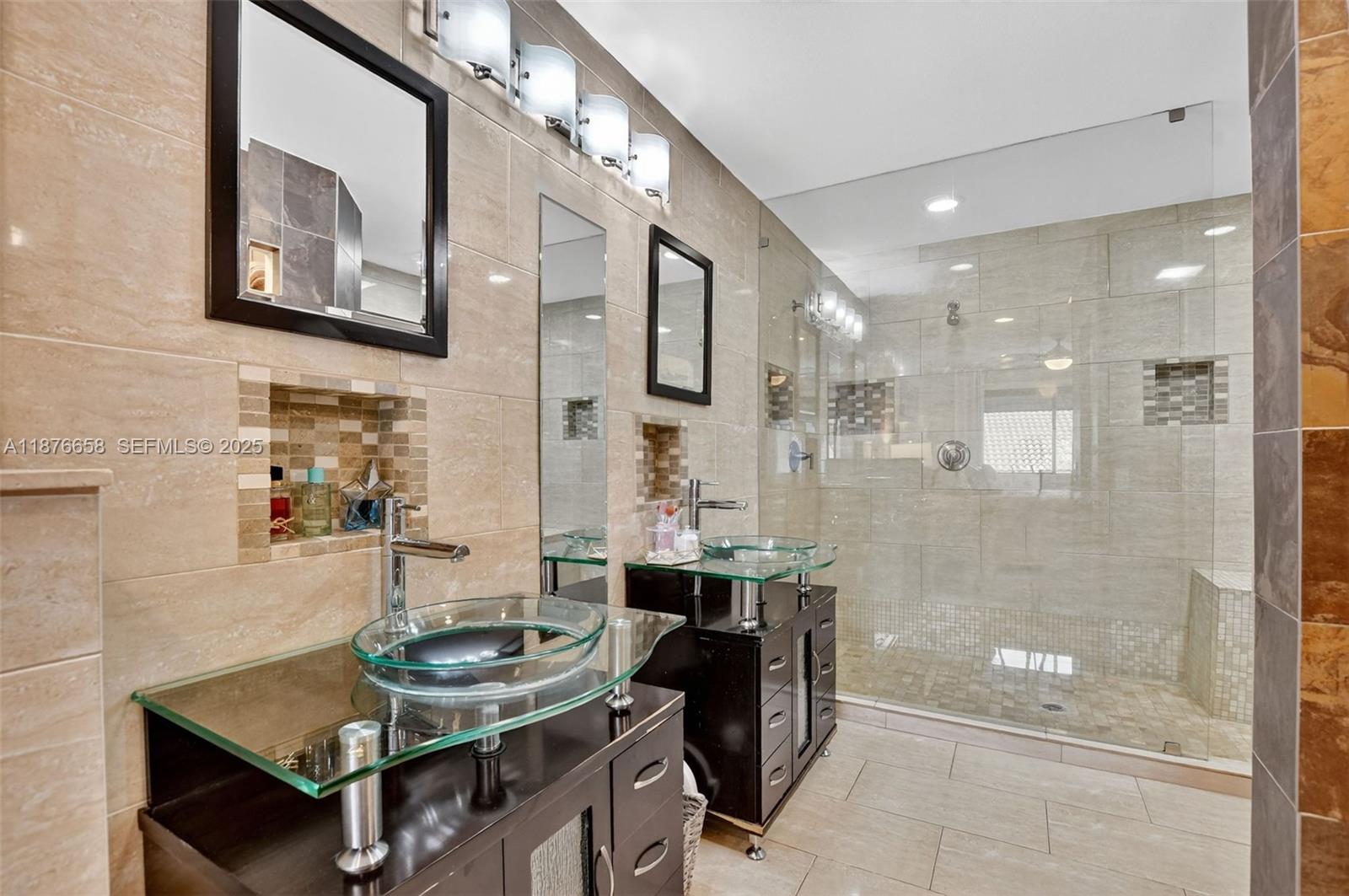 WIMBLEDON VILLAS OF VIA V - Residential