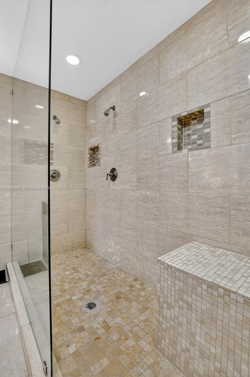 WIMBLEDON VILLAS OF VIA V - Residential