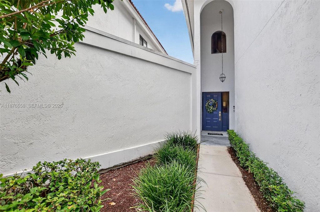 Photo of 21707 Cromwell Cir, Boca Raton, FL 33486 (MLS # A11876658)