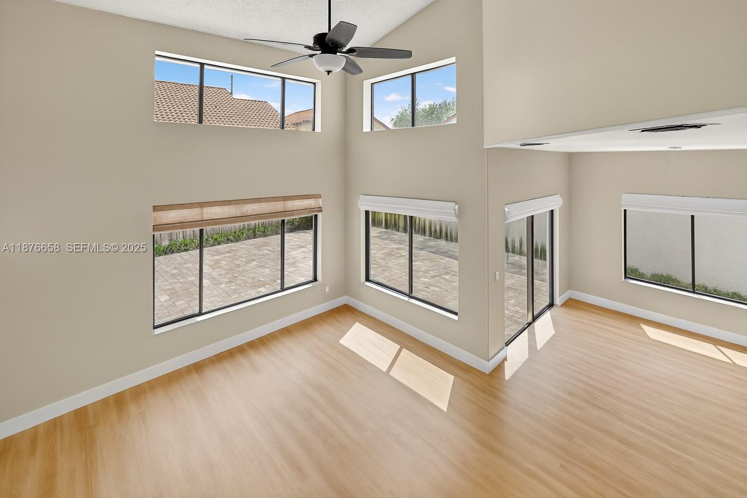 WIMBLEDON VILLAS OF VIA V - Residential