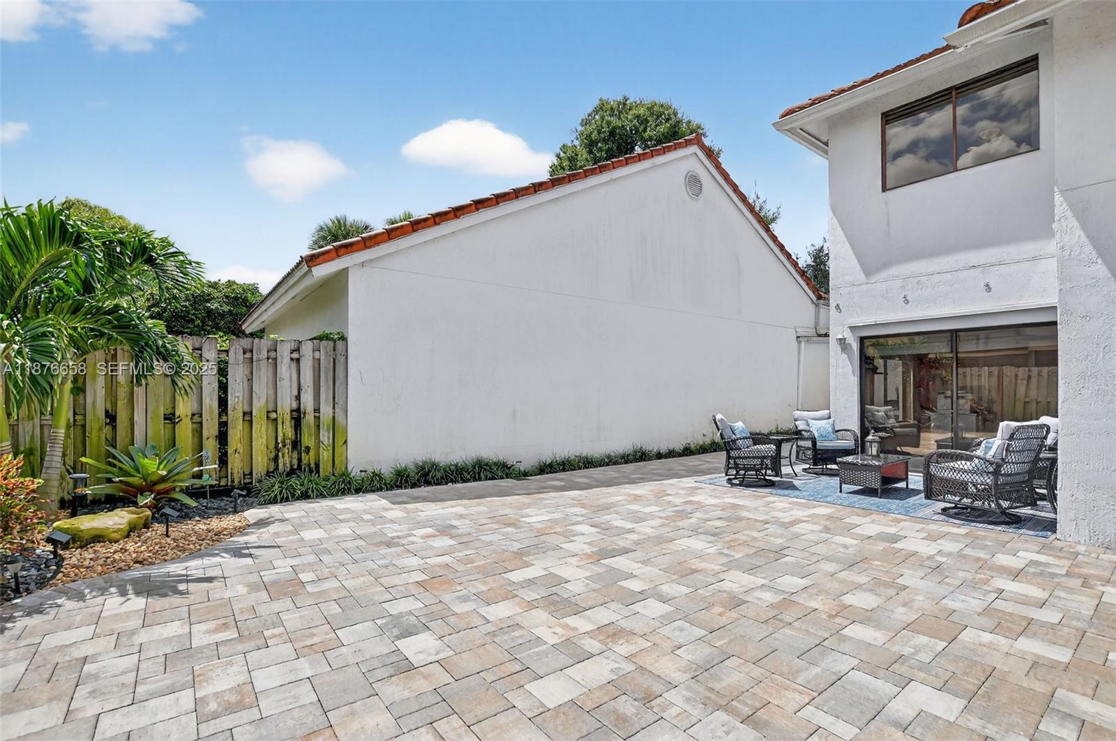 WIMBLEDON VILLAS OF VIA V - Residential