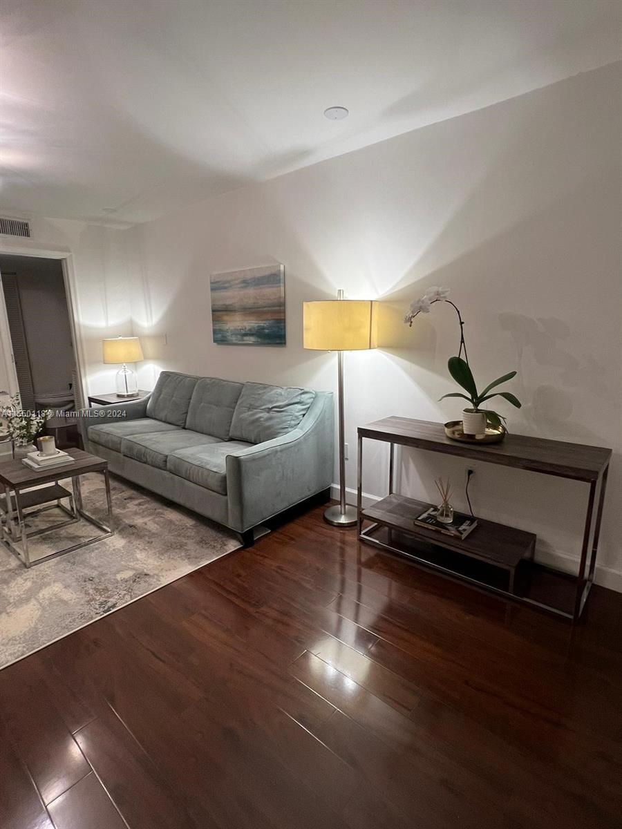 GROVE TOWNHOUSES CONDO - Residential Lease