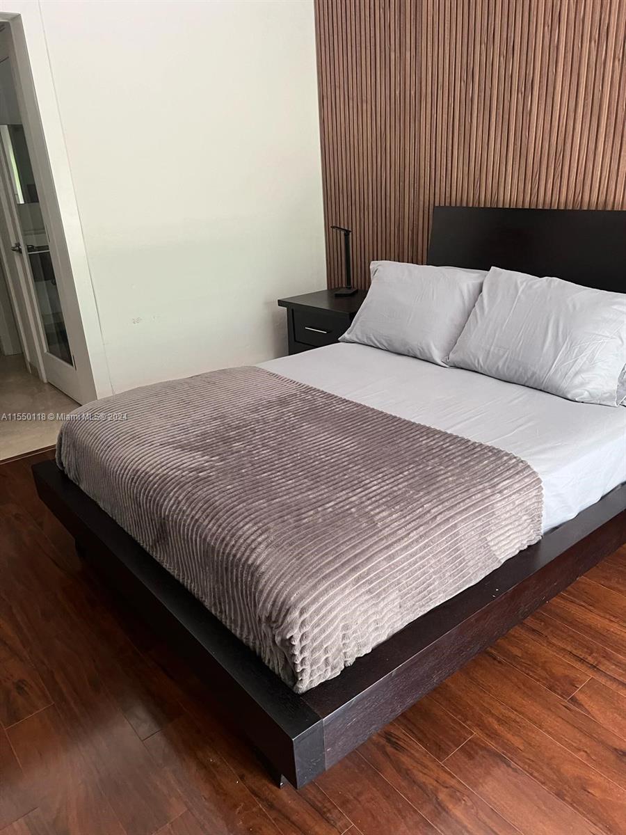 GROVE TOWNHOUSES CONDO - Residential Lease