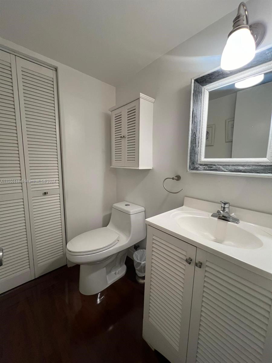 GROVE TOWNHOUSES CONDO - Residential Lease