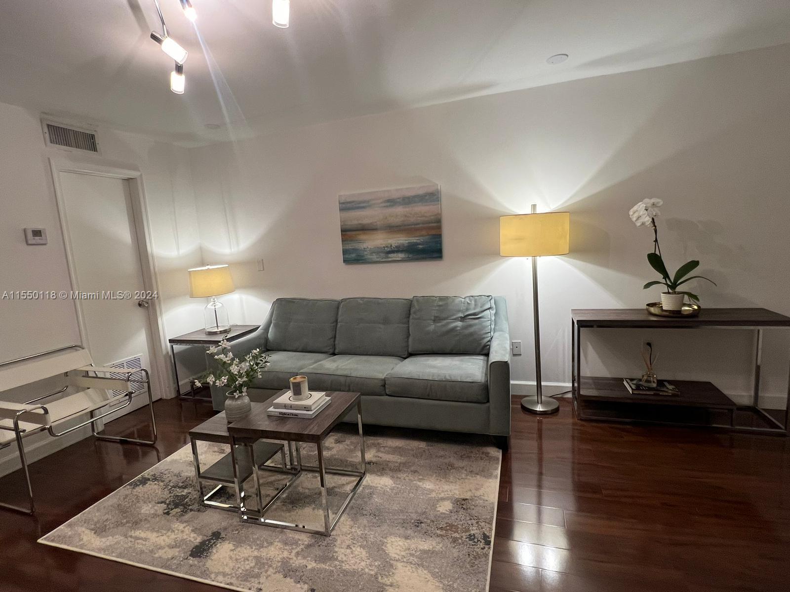GROVE TOWNHOUSES CONDO - Residential Lease