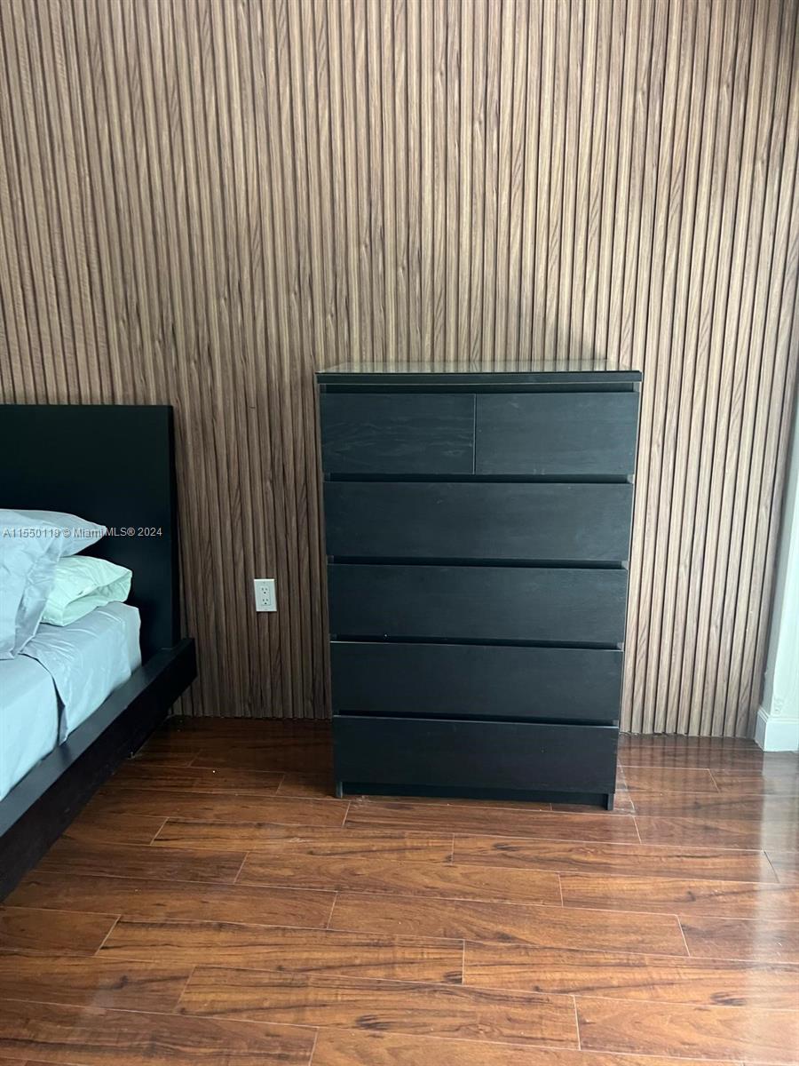 GROVE TOWNHOUSES CONDO - Residential Lease
