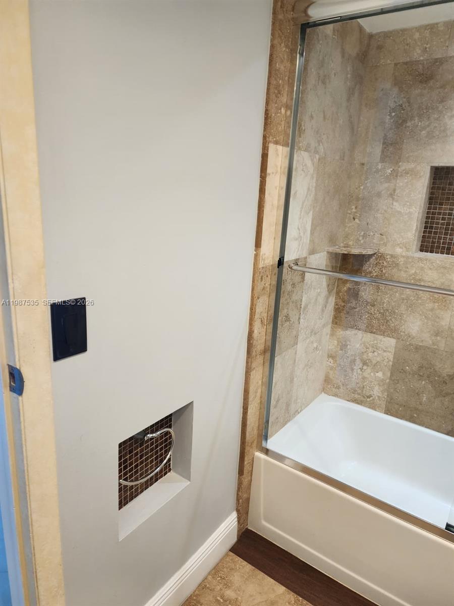 VILLAGE TOWNHOUSES - Residential Lease