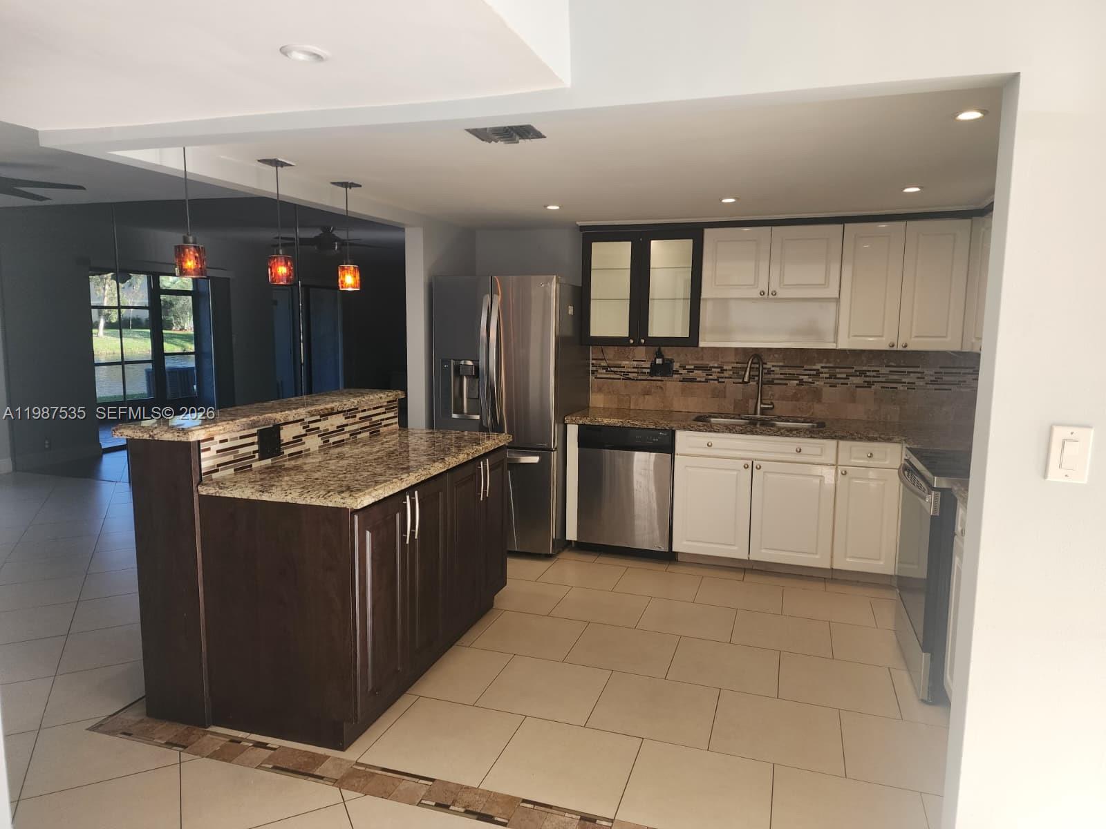 VILLAGE TOWNHOUSES - Residential Lease