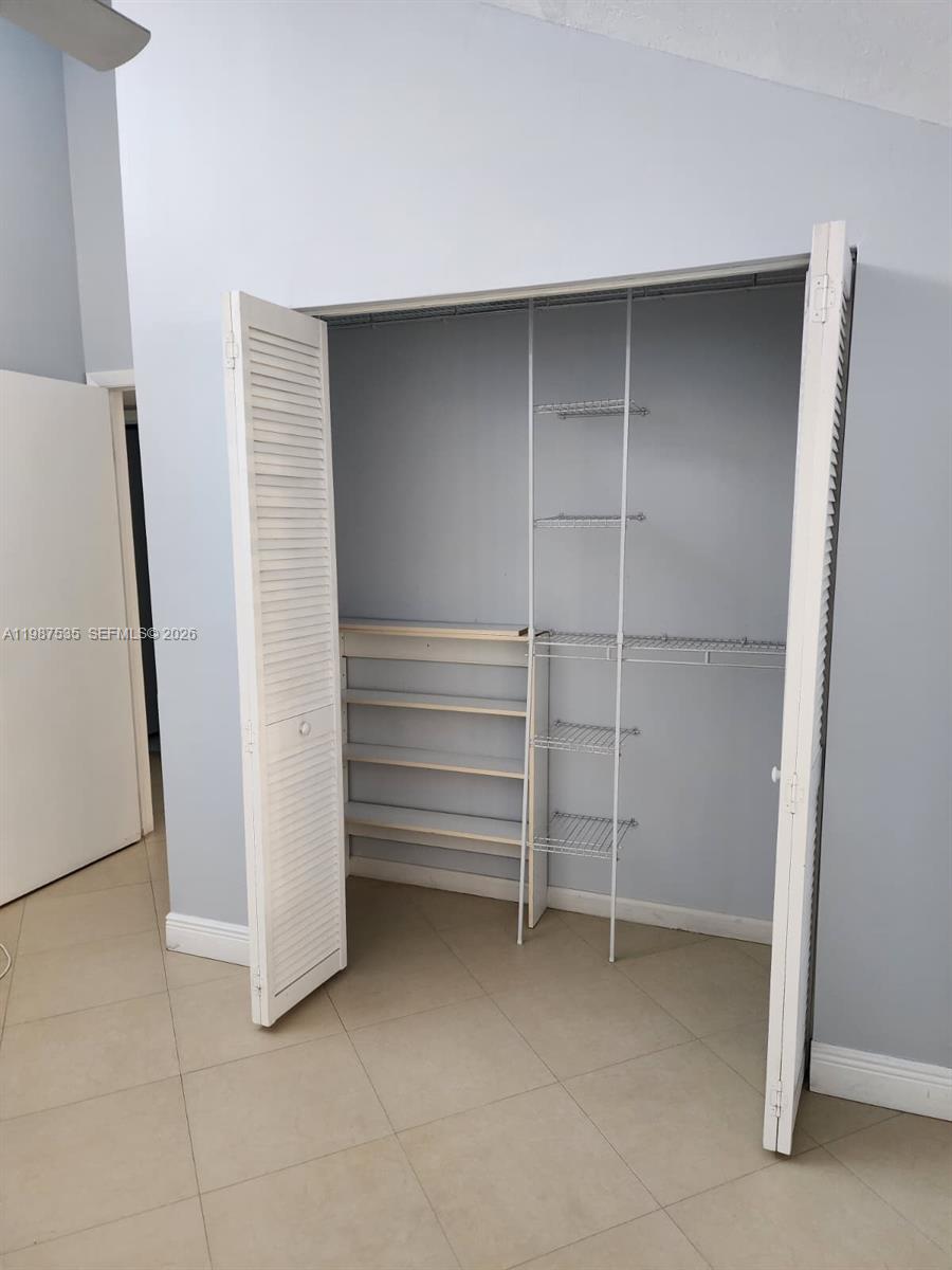 VILLAGE TOWNHOUSES - Residential Lease