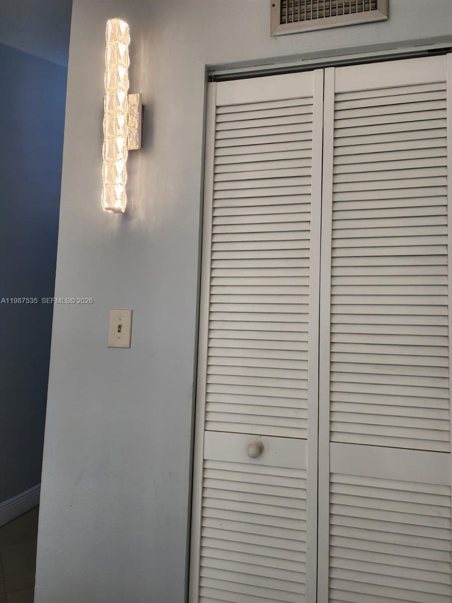 VILLAGE TOWNHOUSES - Residential Lease