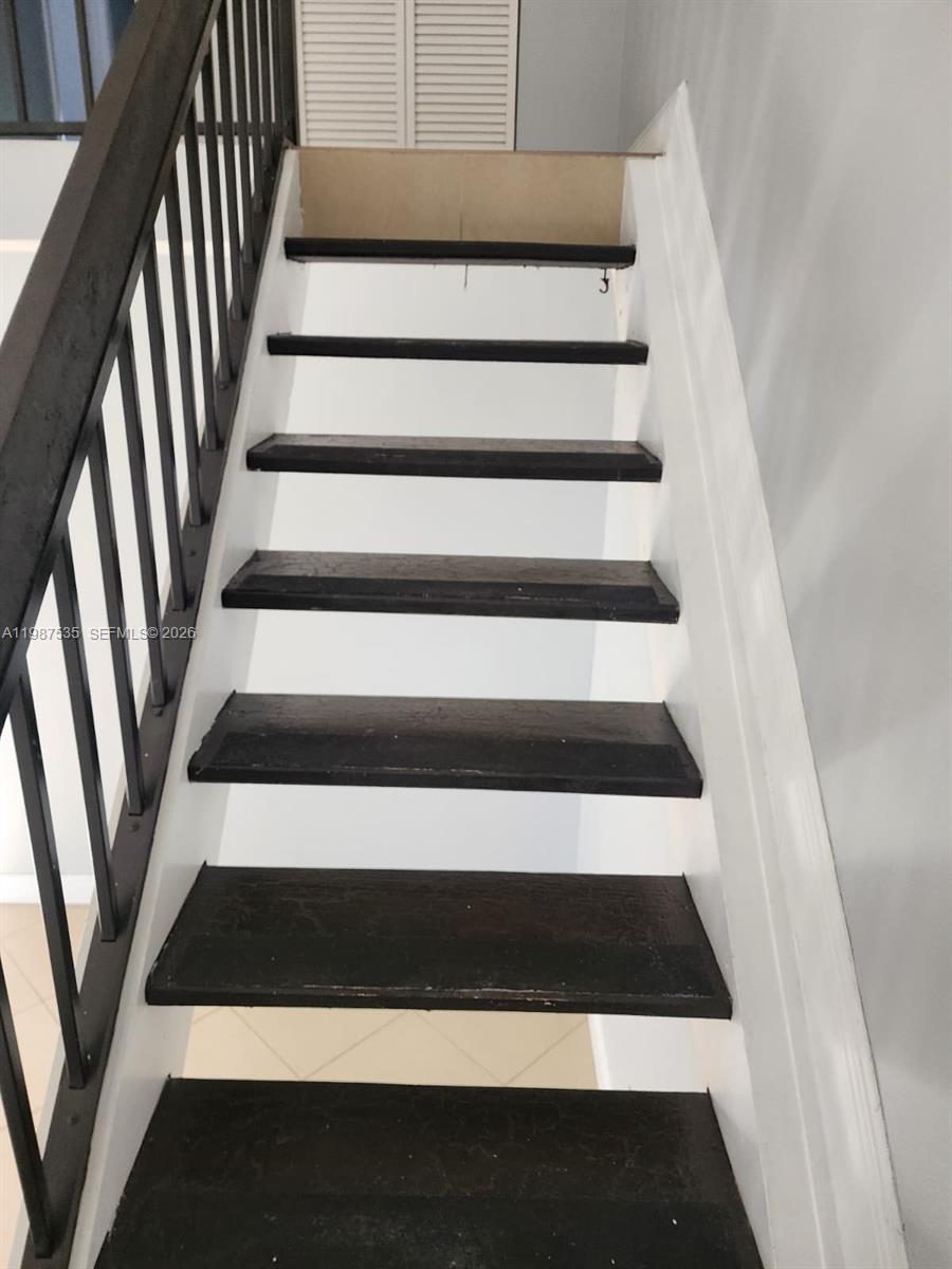 VILLAGE TOWNHOUSES - Residential Lease