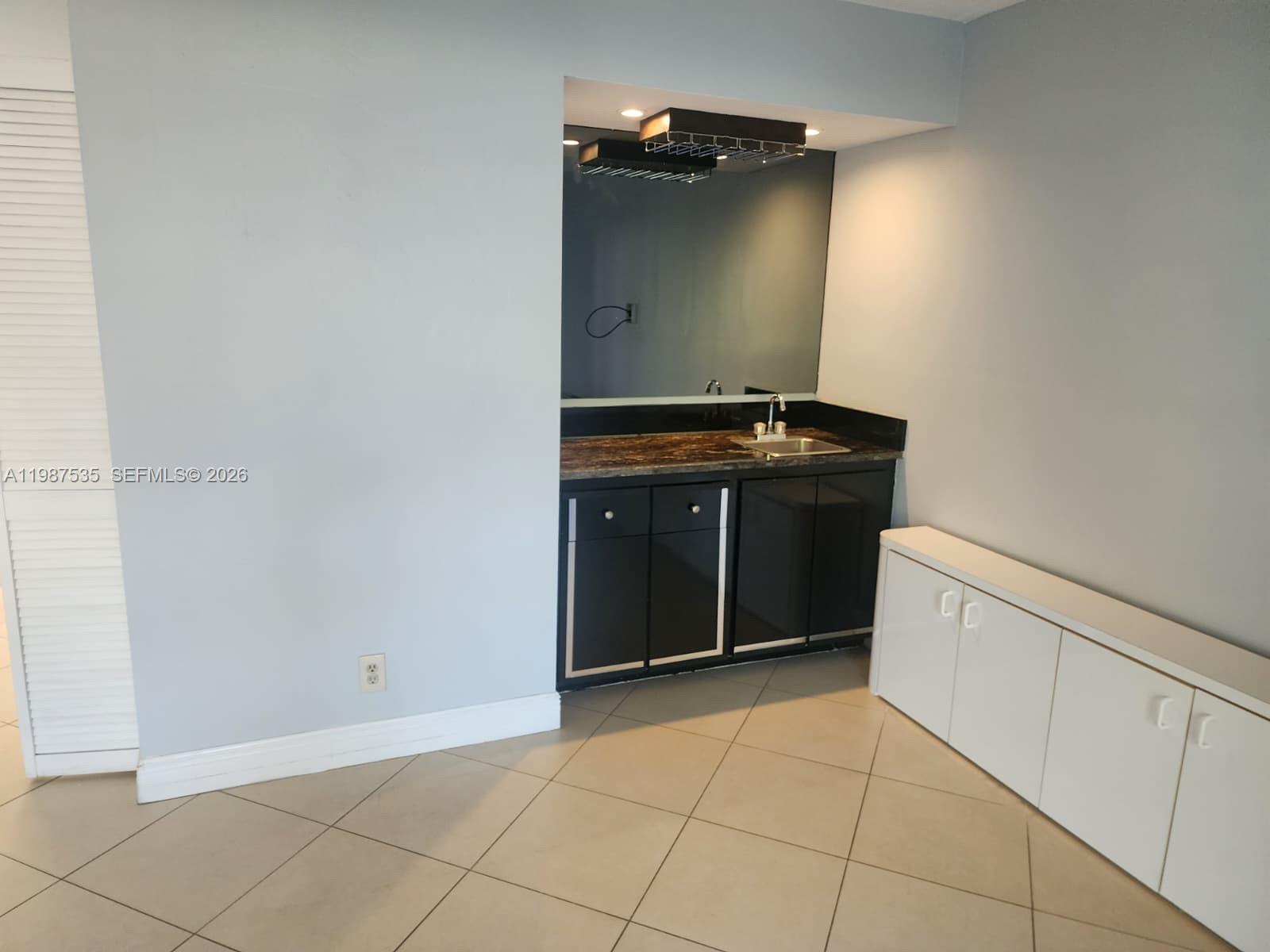 VILLAGE TOWNHOUSES - Residential Lease