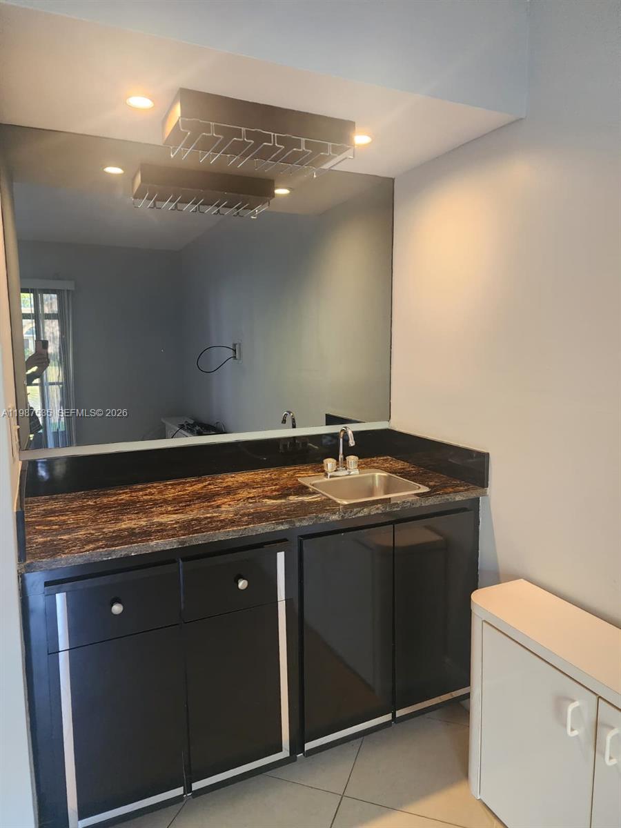 VILLAGE TOWNHOUSES - Residential Lease