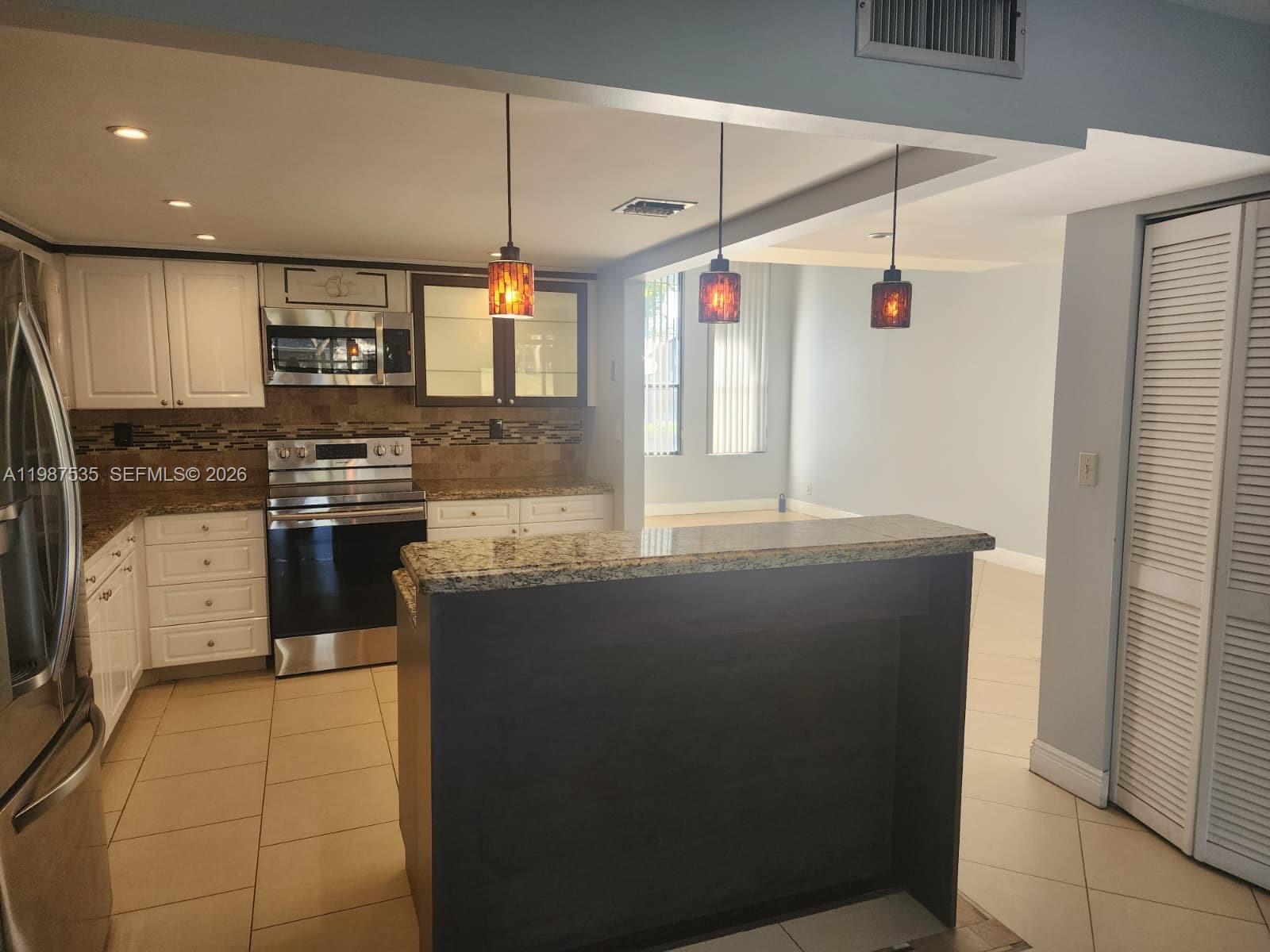 VILLAGE TOWNHOUSES - Residential Lease