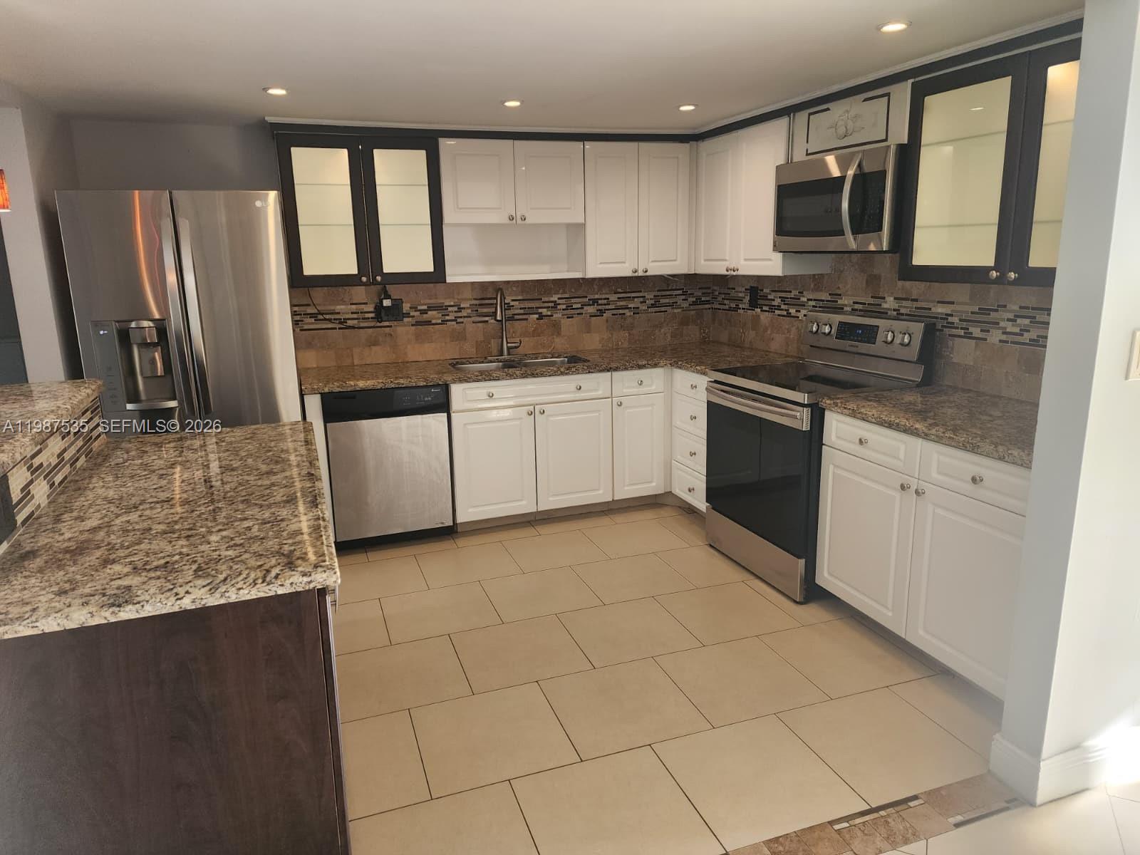 VILLAGE TOWNHOUSES - Residential Lease