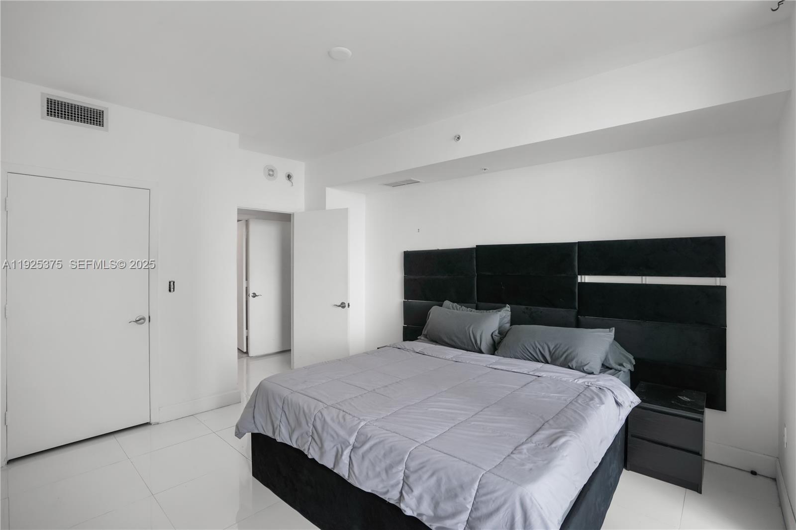 VIZCAYNE NORTH CONDO - Residential