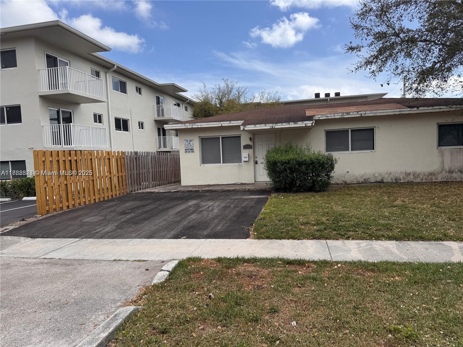 For rent in North Miami Spacious 1 bedroom, 1 full bathroom, remodeled. Central air, kitchen with granite, stainless steel, hurricane proof windows. One block from Biscayne Blvd. Assigned parking at your door, laundry on premises, Ready to move in tomorrow, section 8 OK