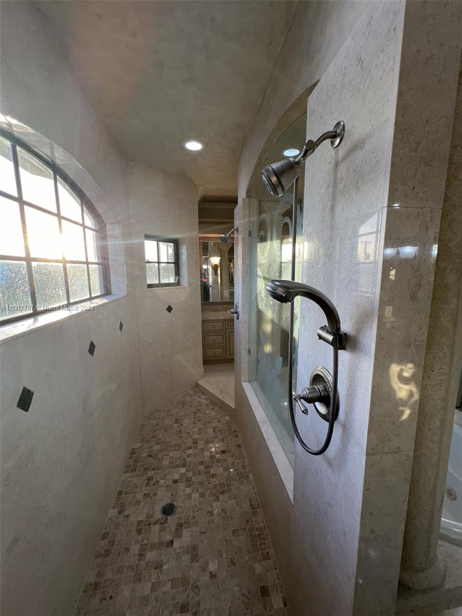 CORAL KEY VILLAS 6TH SEC - Residential