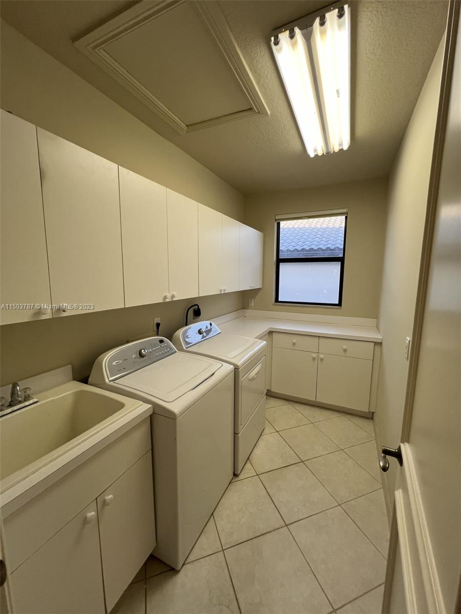 CORAL KEY VILLAS 6TH SEC - Residential