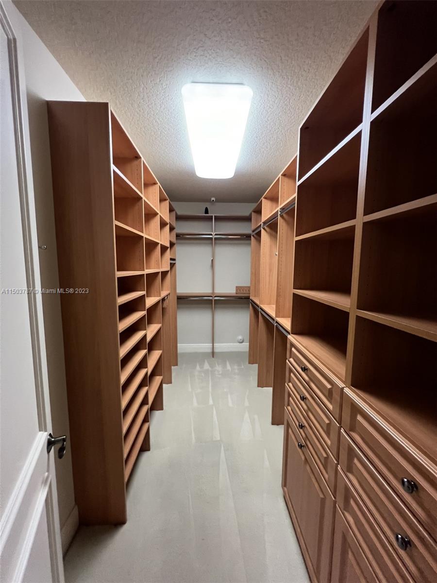 CORAL KEY VILLAS 6TH SEC - Residential