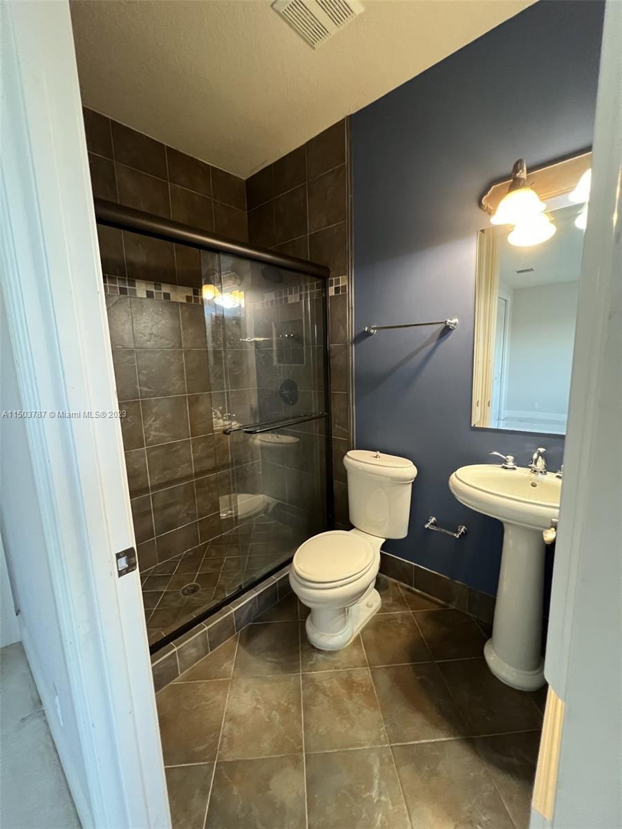 CORAL KEY VILLAS 6TH SEC - Residential