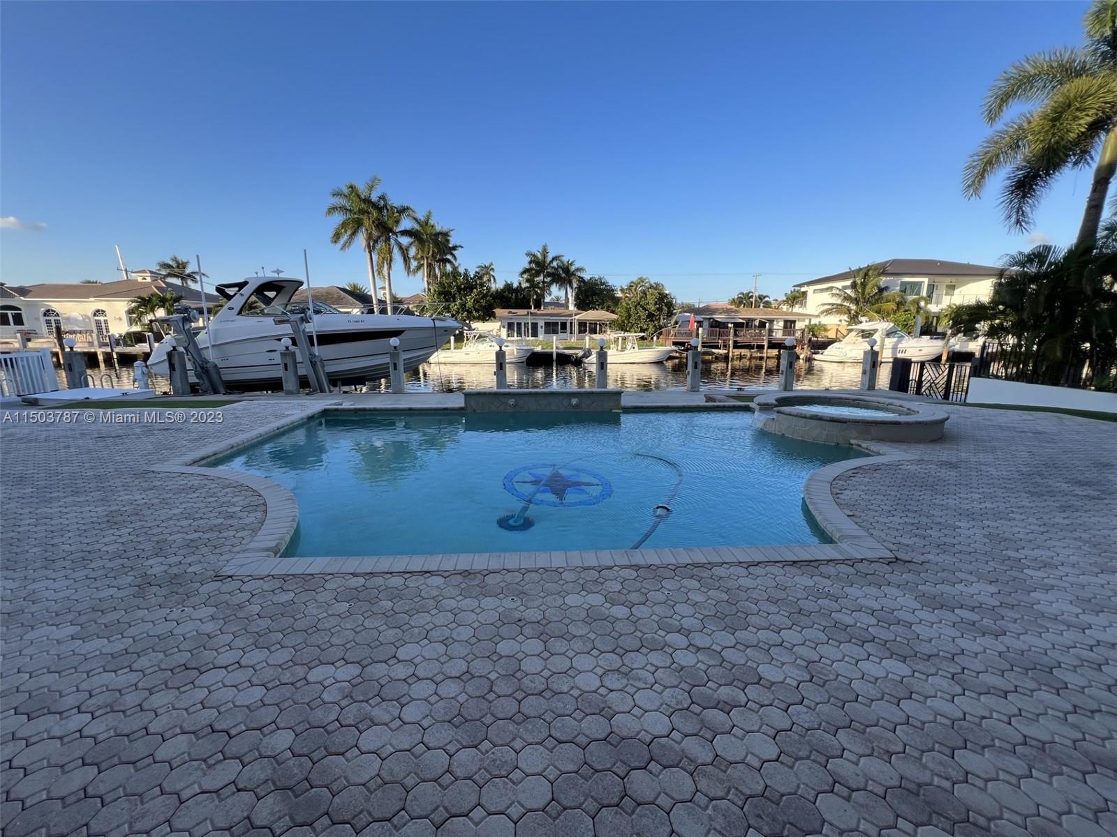 CORAL KEY VILLAS 6TH SEC - Residential