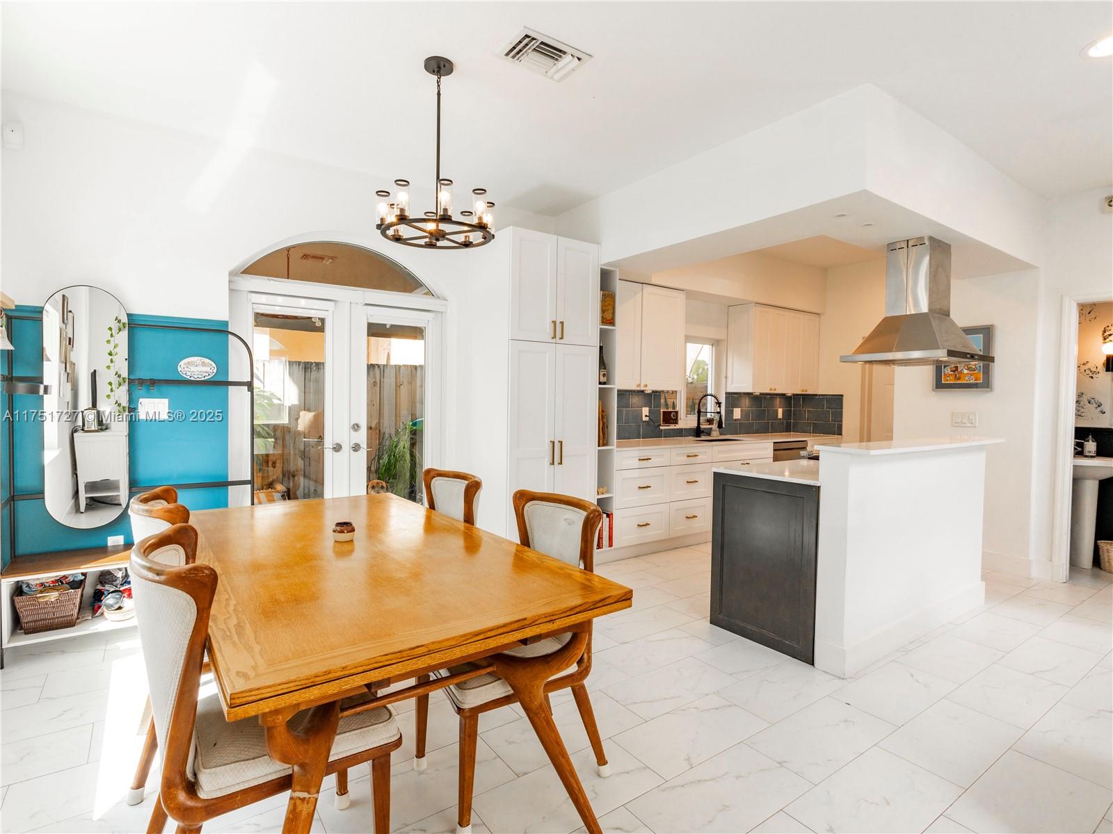 HIBISCUS GARDENS CONDO - Residential