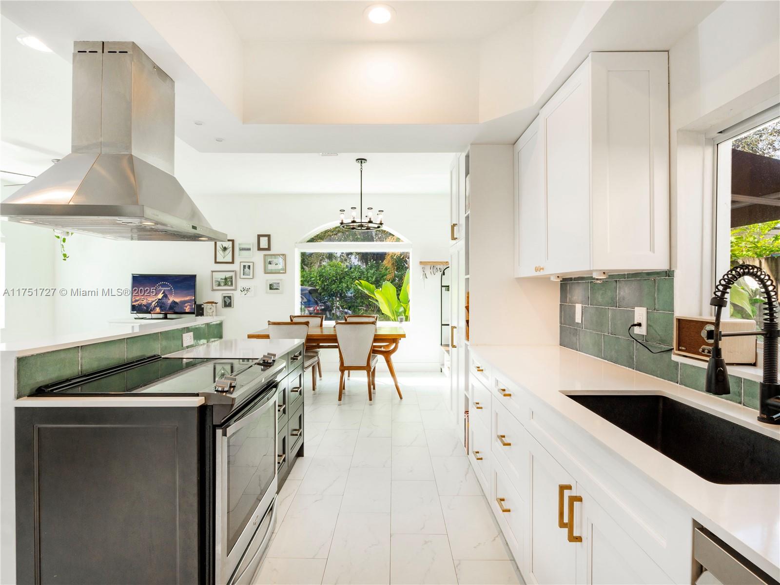 HIBISCUS GARDENS CONDO - Residential