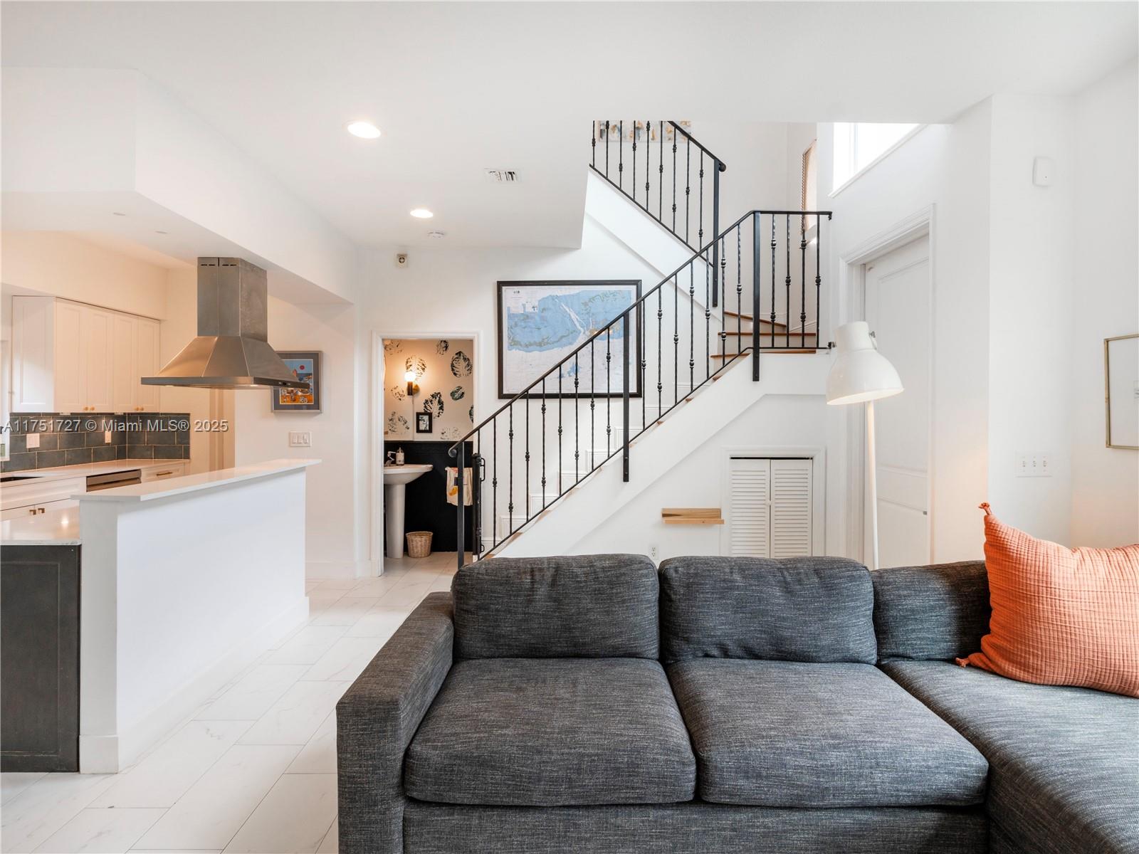 HIBISCUS GARDENS CONDO - Residential